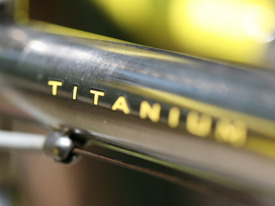 planchas-de-pelo-titanio-o-ceramica