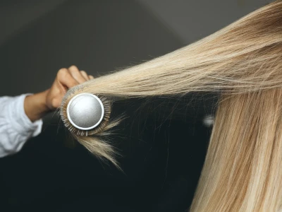 el cepillo alisador estropea el pelo